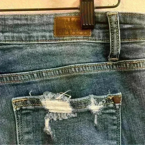 Judy Blue Boyfriend Fit 7/28 Excellent - Picture 3 of 7